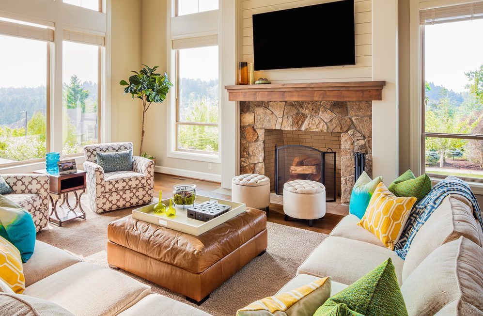 Home staging example of a well designed living room with attractive furnishings.